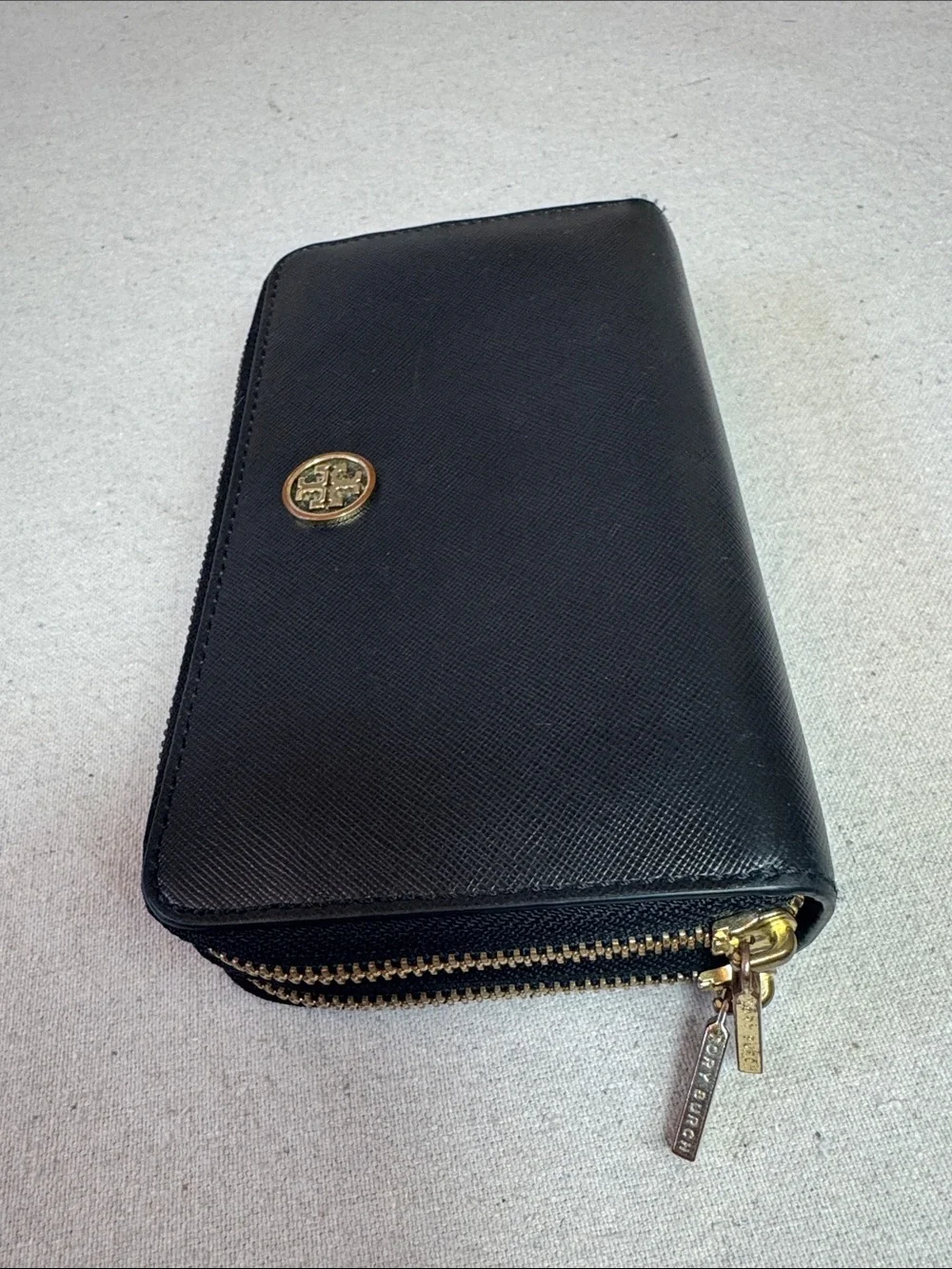 Tory Burch Robinson Black Saffiano Double-Zip Wallet with Gold Logo